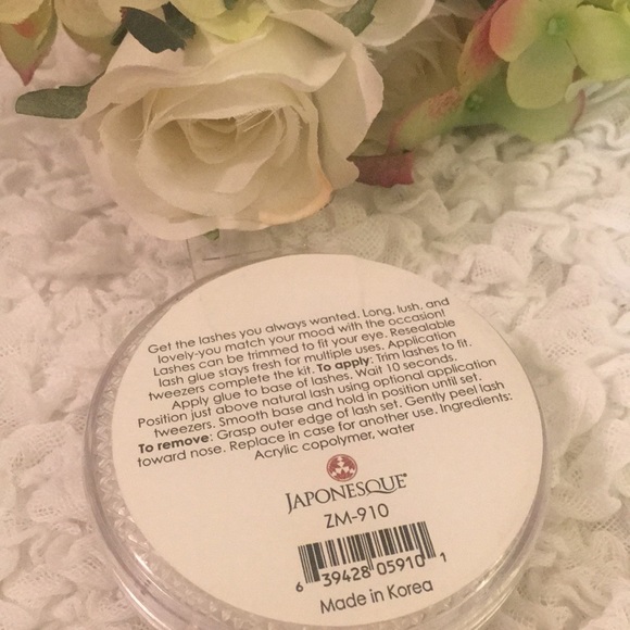 Halloween Silver Bling Glitter Lashes Kit - Picture 4 of 6